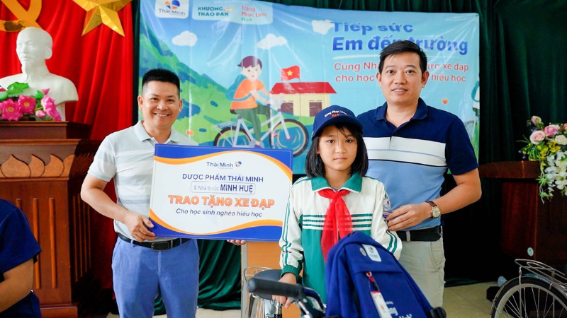 Dược phẩm Thái Minh trao tặng xe đạp tại tỉnh Hưng Yên