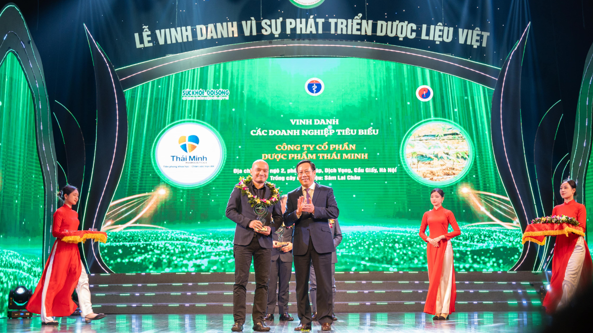 Dược phẩm Thái Minh nhận kỉ niệm chương trong Lễ Vinh danh "Vì sự phát triển dược liệu Việt"